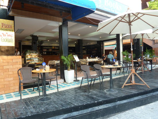 mein Tauchlehrer Walter meinte passend: "Phi Phi is not Thailand"