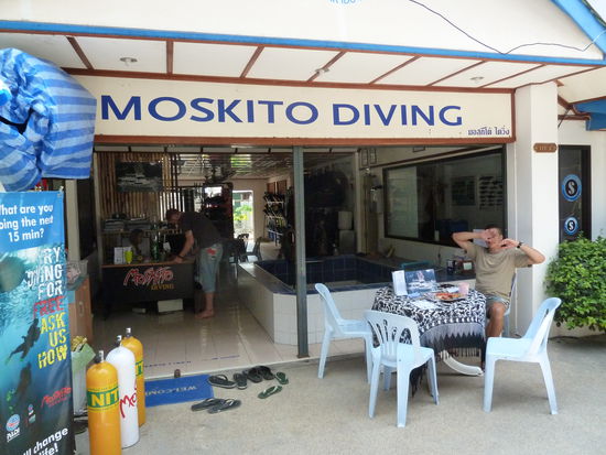 das ist meine Tauchschule, ich weiss nicht ob es am Namen lag, aber auf Insel bekam ich doch einige Mückenstiche ab 