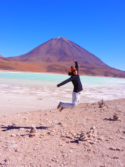Laguna Verde mit Vulkan im Hintergrund