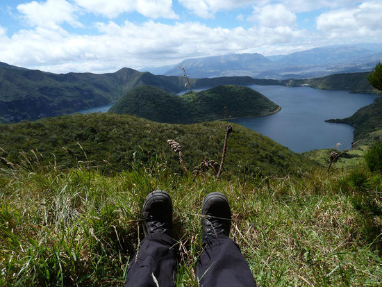 ...mal kurz meine Füße am Nadelbaum-Waldrand ausgeruht 