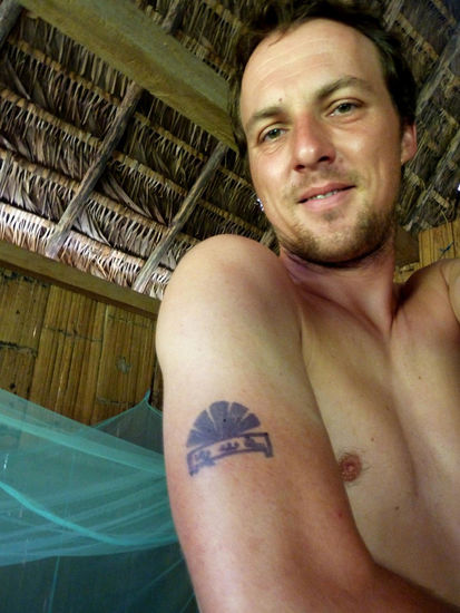 ...tätowiert und gezeichnet von 4 Tagen....