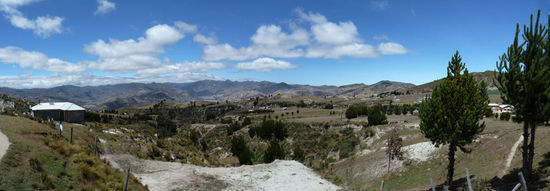 ...die atemberaubende Gegend um Quilotoa