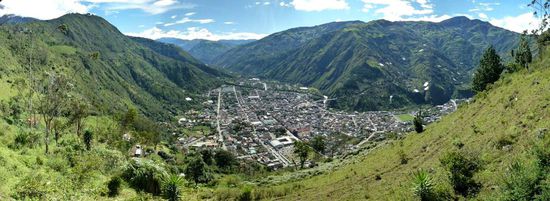 Banos,....Touristenort im Tal von Ambato nach Puyo