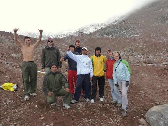 .....ecuadorianisches Ironmanteam,.....nein, der gutaussehende Kerl im Hintergrund und Josi (ganz rechts) gehören nicht zum Team....