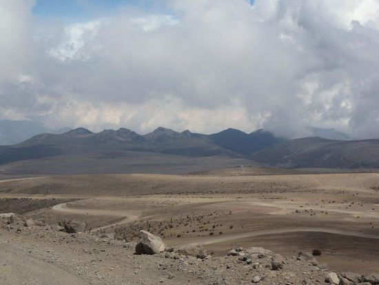....bizarre Vulkanaschelandschaft auf 4900 m