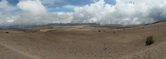 .....weitläufig,....bizarr,....staubig,....beeindruckend