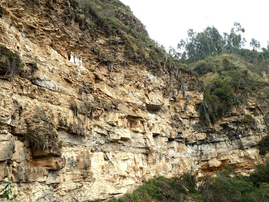 ....nachmittags,...Steinsarkophage der Könige der Chachapoyas-Kultur bei Karajia