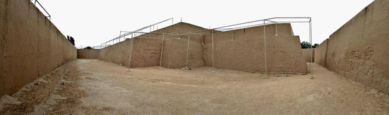 Adobeziegelhaufen......der Drachentempel,....wie unspannend!