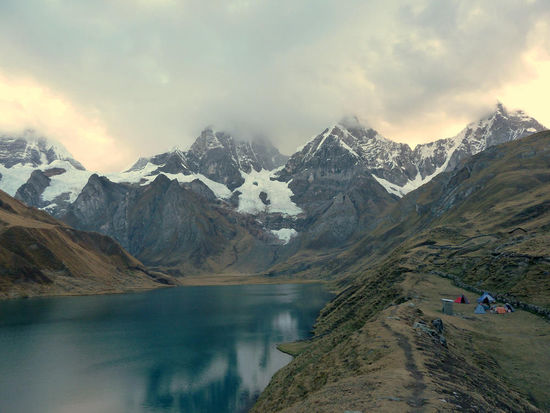 Tag 2: Nachtlager an der Laguna Carhuacocha (4200 m)