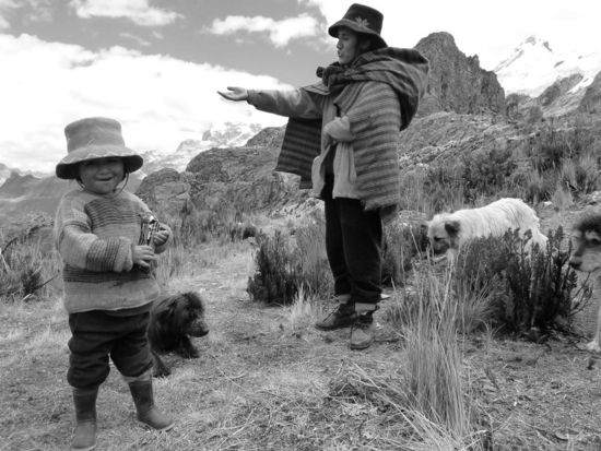 Tag 3: ...am Pass Quesilla (4800 m).....über die Schokolade hat sich die Kleine wie man sieht unheimlich gefreut 