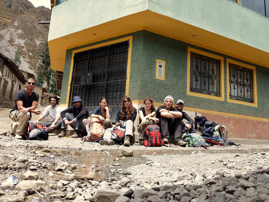 Tag 8: ...in Llamac,....warten auf den Bus