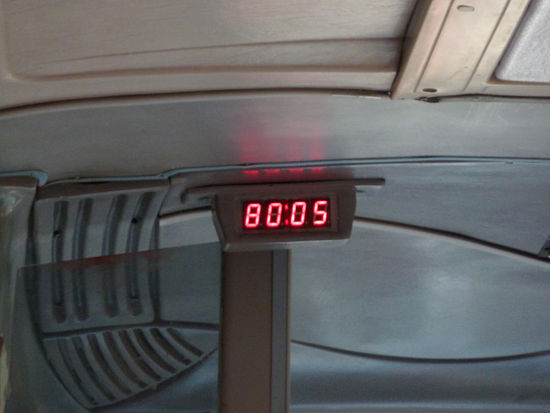 Ein Blick auf die Uhr im Bus: .....hmmm....80 Uhr 5....."Waaas schon sooo spät?"......"Ob wir noch pünktlich zum Abendessen in Nazca ankommen???"