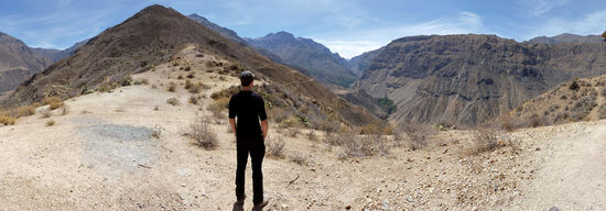 Blick in den Canyon,....dort unten liegt die Oase....
