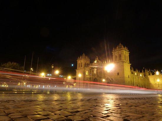 Kathedrale mit Verkehr.....