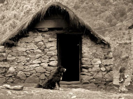 ....Wohnhaus beim Mittagessen-Rastplatz Tag 2