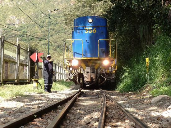 ...der Zug nach Aquas Caliente am Fuße von Machu Picchu