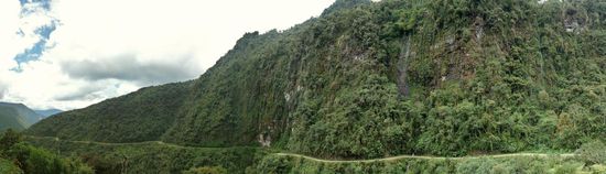 .... rd. 30 Kilometer Schotterstraße durch waldiges Gebiet