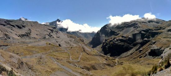 .... Bergkulisse um "La Cumbre" herum