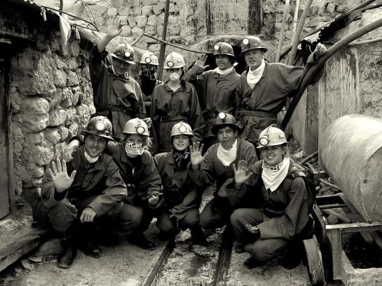 Gruppenfoto vor dem Weg in die Minen