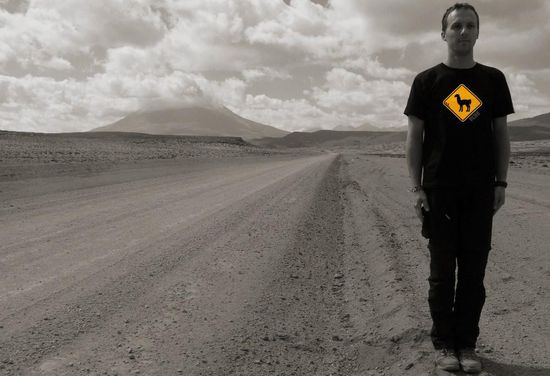 mein neuer Job: Straßenschild in Bolivien  ...ACHTUNG! in diesem Gebiet gibt es Lamas und Vicunas