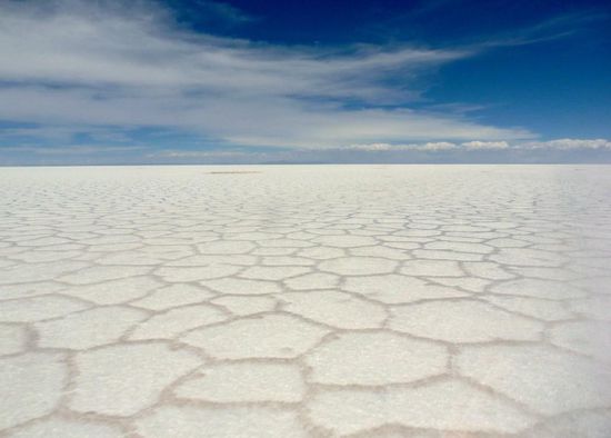 ... Salz bildet an der Oberfläche aufgrund der starken Temperaturschwankung Sechsecke....