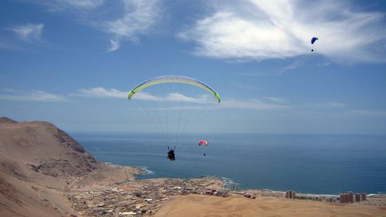 ...und da geht's schon dahin....ich bin der im Vordergrund mit dem gelb-grünen Schirm 
