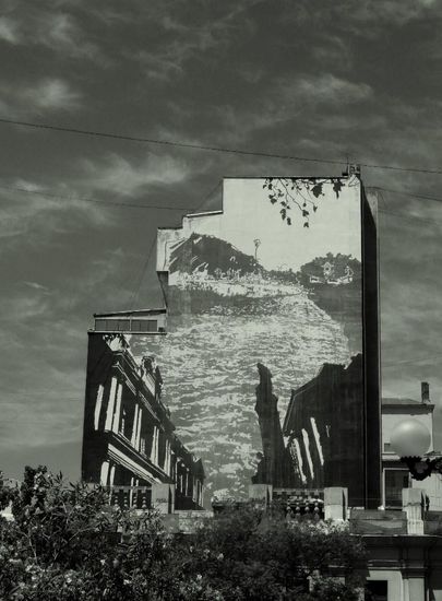 Parlament,...Justiz,....ein Fluss aus Blut aus den Armenvierteln kommend,..... Erinnerung an schlechtere Zeiten in Chile
