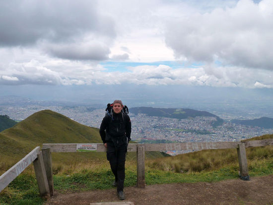 Cruz Loma 4100m - dahinter Quito,....noch sind wir fit und motiviert den Gipfel zu besteigen