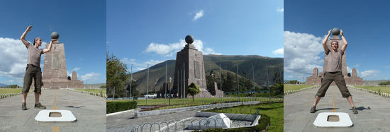 Mitad del Mundo Monument,.....für Touris sind solche Fotos "verpflichtend!" 