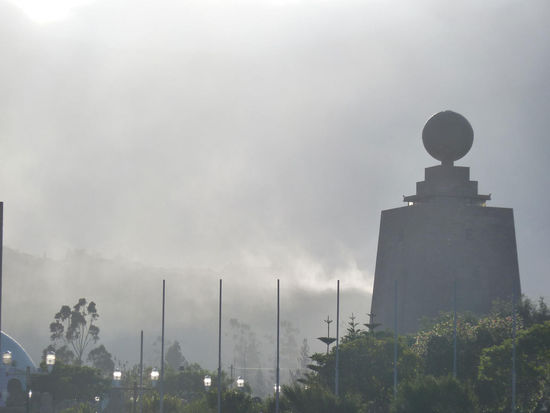 .....Blick zurück zum Monument Mitad del Mundo