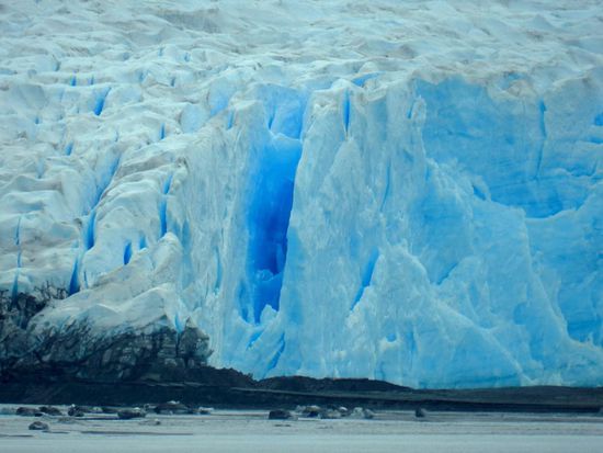 ...tiefe Spalten im Eis