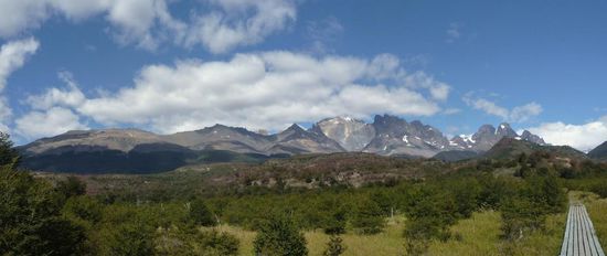 .... grüne, leicht sumpfige Gebiete mit Blick auf die Rückseite des "W" Treks....