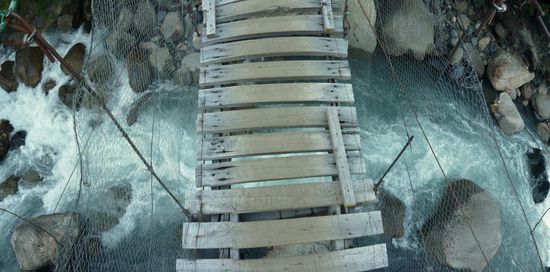 ...über wacklige Brücken ins Campamento Italiano....