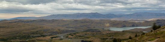 ...der Abstieg,...ein letzter Blick auf die unendlichen Weiten des Torres del Paine Nationalparks....