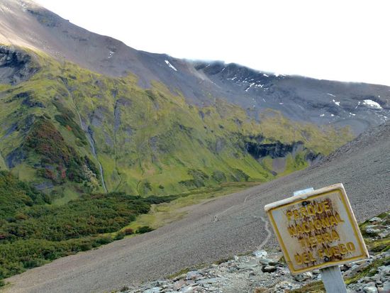 ...über Geröllfelder hinunter ins Tal,...der Blick zurück