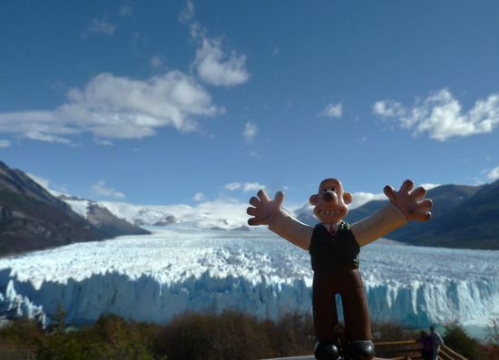 Wilkommen beim Perito Moreno Gletscher,....Teil des Südpatagonischen Eisfeldes,...der nach den Polen größten zusammenhängenden Eisfläche der Welt