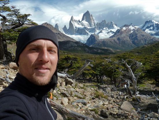 ...den Pass hoch,....der erste nähere Blick auf den Fitz Roy....unglaublich