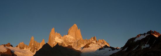 ...und endlich,...nach endlosem Warten trifft die Morgensonne auf den Fitz Roy