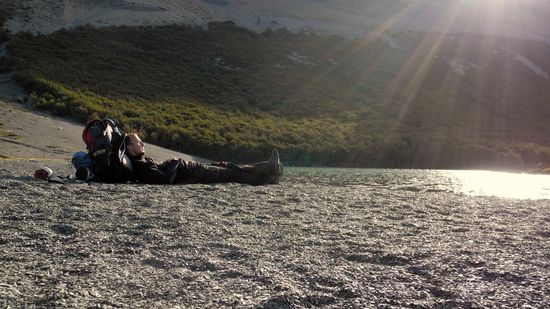 ..am Strand des Lago Hija