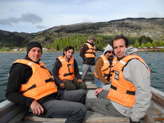 ...mit dem Boot zu den Marmorhöhlen