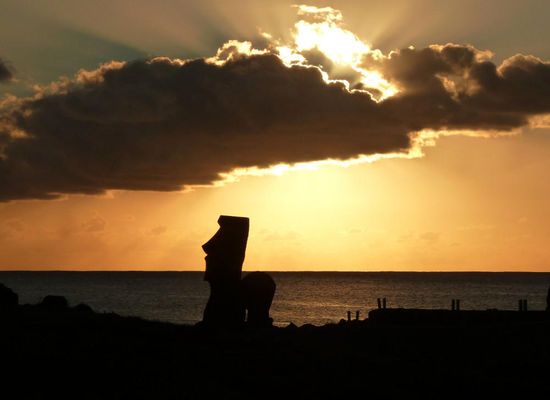 IORANA!....Rapa Nui! 
(Willkommen auf den Osterinseln in der Sprache  rapanui)