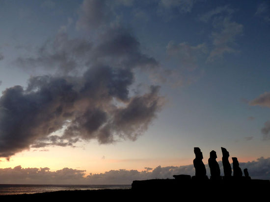 die Moais von Hanga Kioe