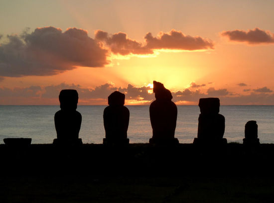 Sonnenuntergang bei Hanga Kioe 
(Hanga=Bucht)