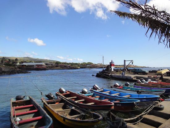 ...der Hafen von Hanga Roa