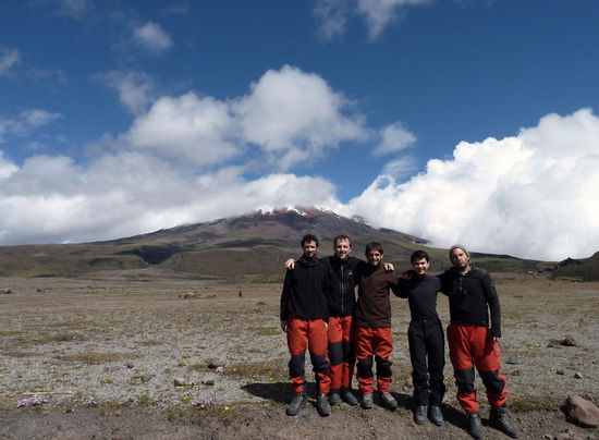 ....alle sind wir guter Dinge, den Gifpel des Cotopaxi zu erreichen.... (Xavier, ich, Niklas, William, Brian)