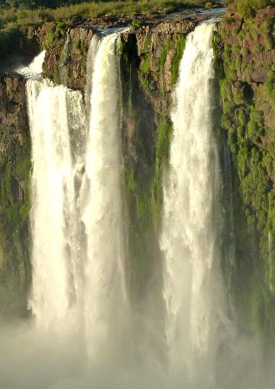 "kleinere" Wasserfälle umgeben die Garganta