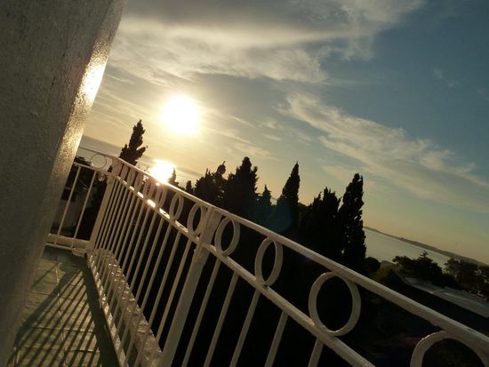 ...auf dessen Aussichtsplattform ein wundervoller Rundumblick