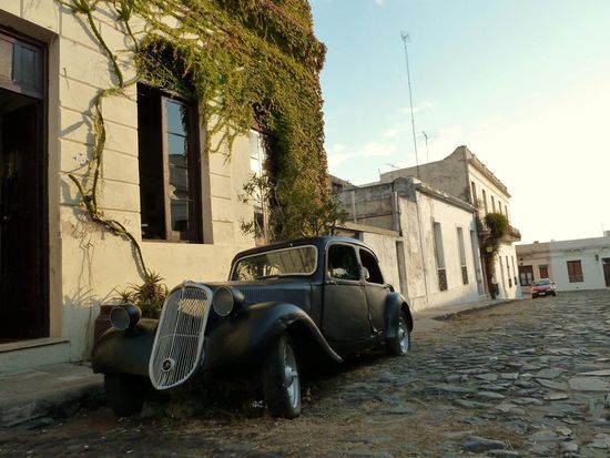 ...und überall alte Autos....dieser hier dient als Blumentopf....