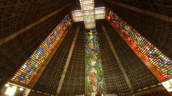 im Inneren der neuen Kathedrale