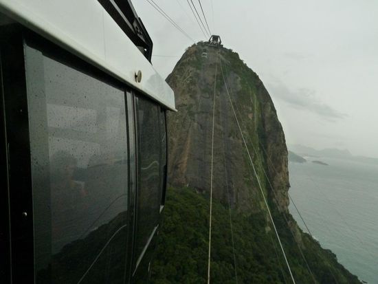 die Fahrt auf den Zuckerhut...es regnet bereits richtig heftig